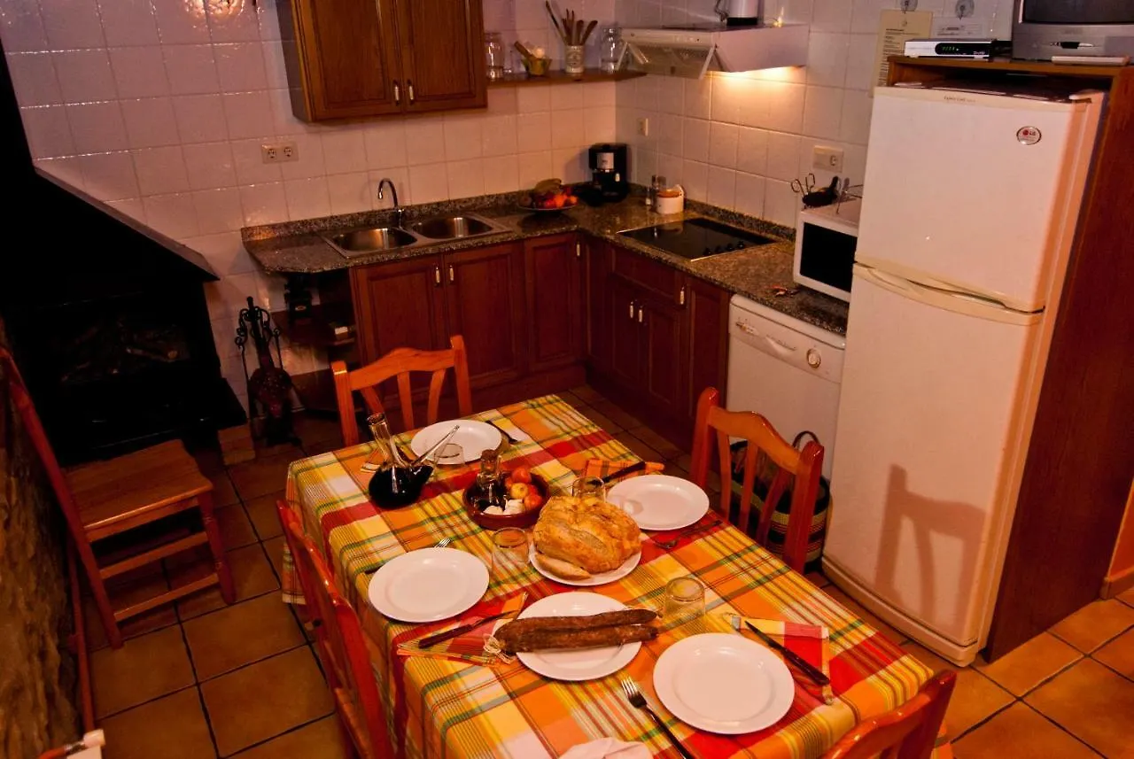 Casa Cal Pastor Guest House Salo Spain